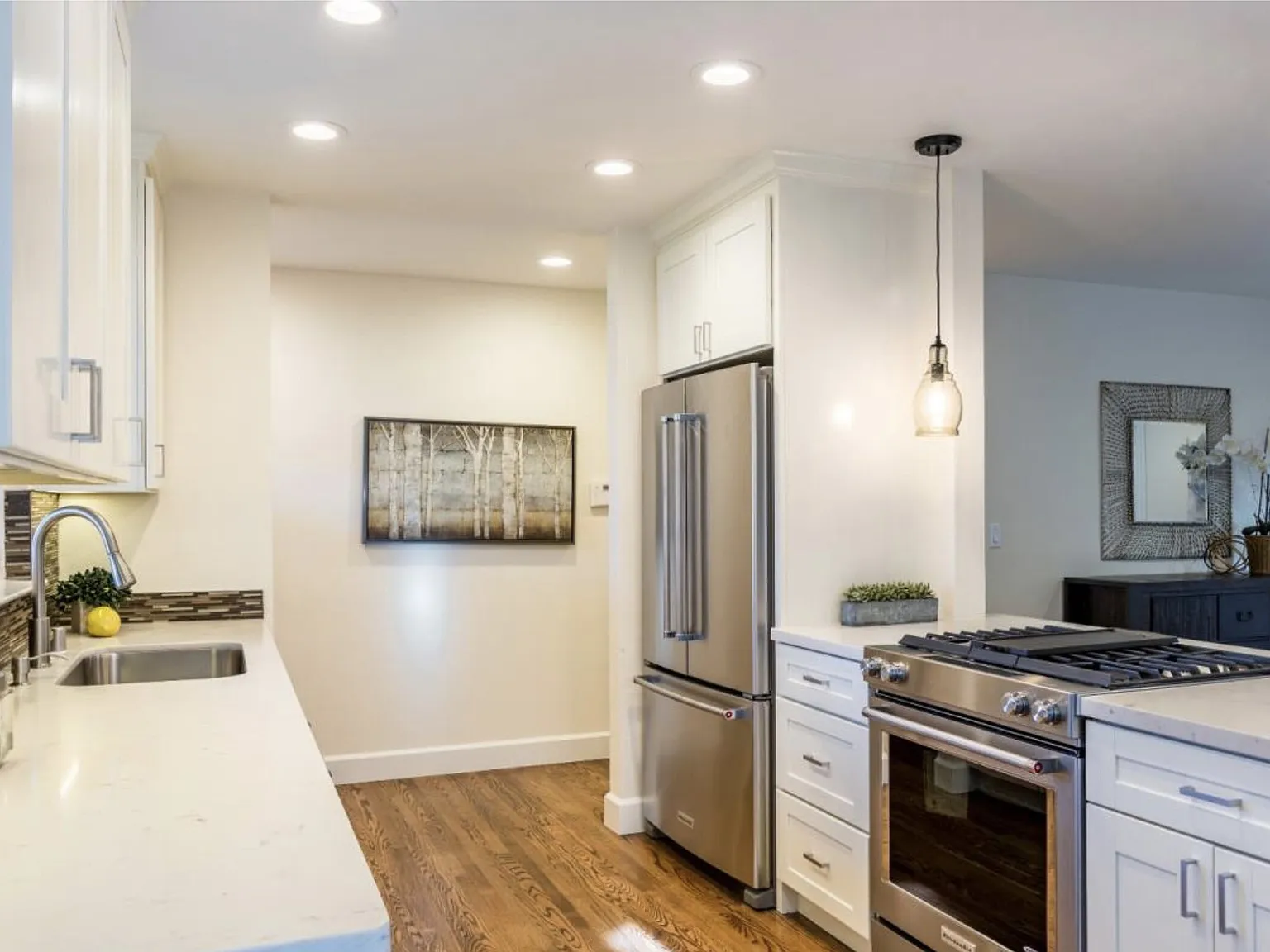 3 bed, 1190 sqft, $5,200 — Photo 3