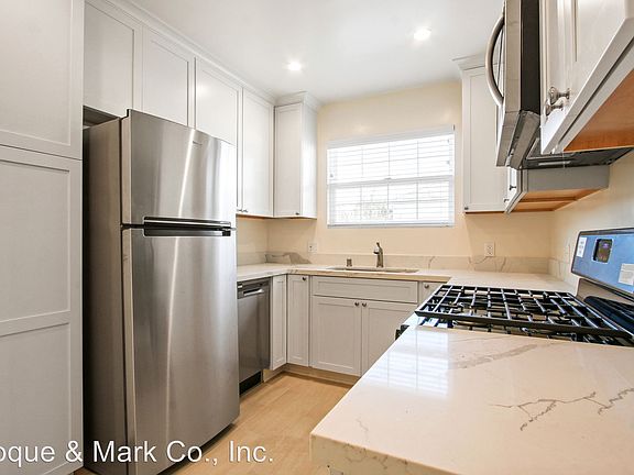 5th image of 2201 20th St Unit 3