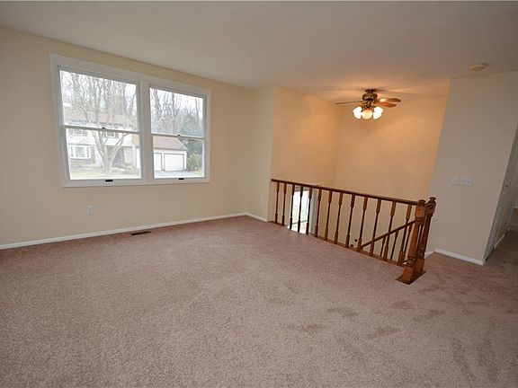 5th image of 1585 Sweetbrier Ln