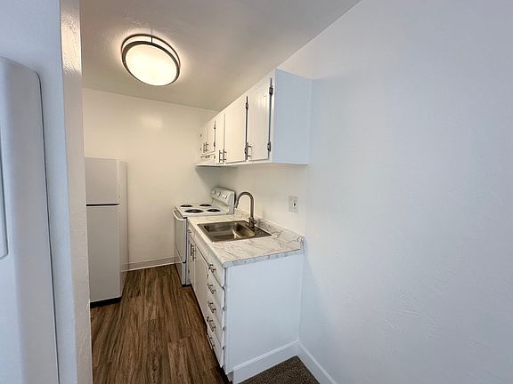 4th image of 1717 Woodland Ave APT 215