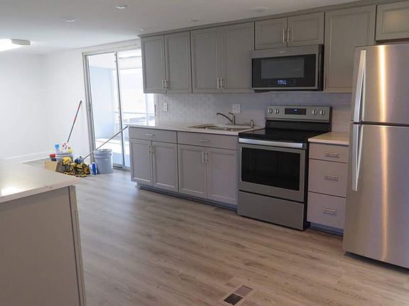 4th image of 1303 Laura St