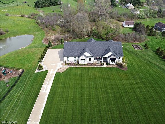 2nd image of 2989 Blakeslee Blvd