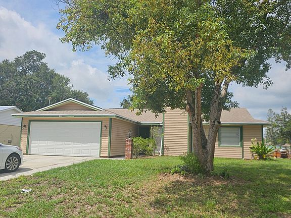 2nd image of 801 Cinnamon Dr E