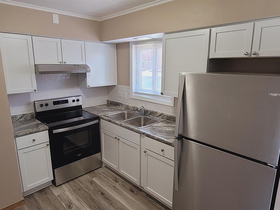 1st image of 4605 W 95th St