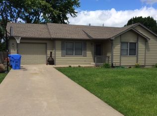 1184 Bury St, Tonganoxie, KS 66086