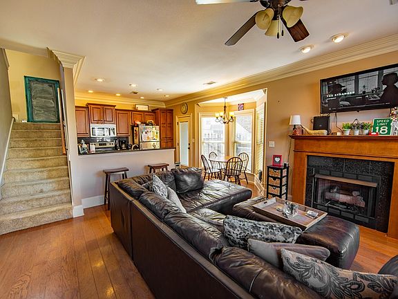 4th image of 106 Falls Grove Dr