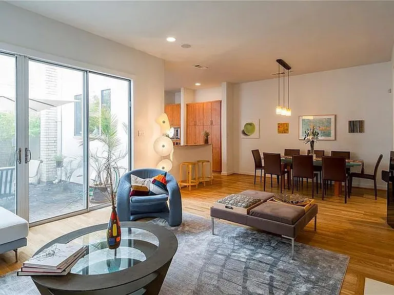 4318 Gilbert Ave — Photo 6