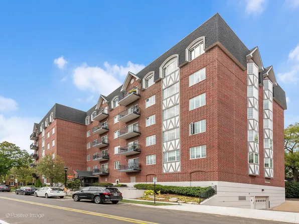 501 Forest Ave APT 205, Glen Ellyn, IL 60137