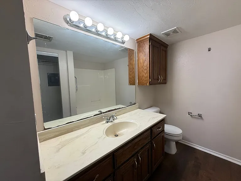 2021 NW 25th St #15 — Photo 11