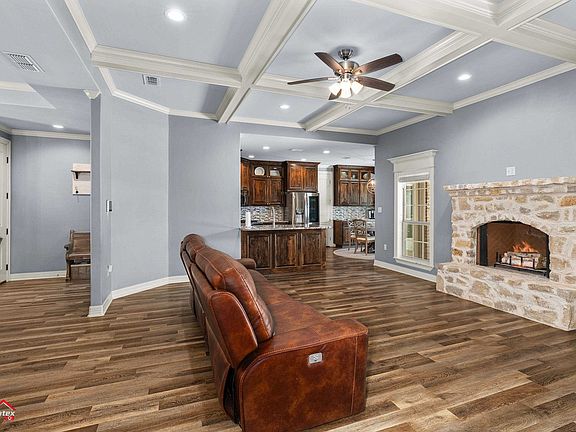 3rd image of 224 Stonegate Dr