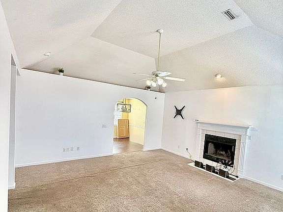 3rd image of 76 Caravan Ln