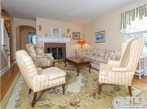 3rd image of 319 Trenton Blvd