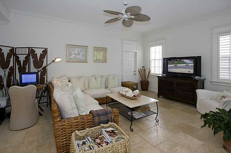 2nd image of 558 Loretto Ave