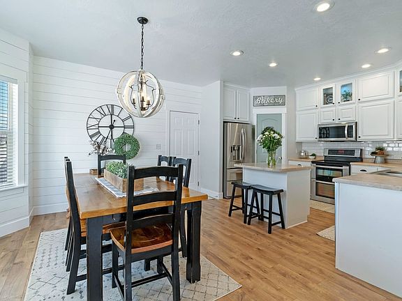 3rd image of 1773 N Goldenrod Way