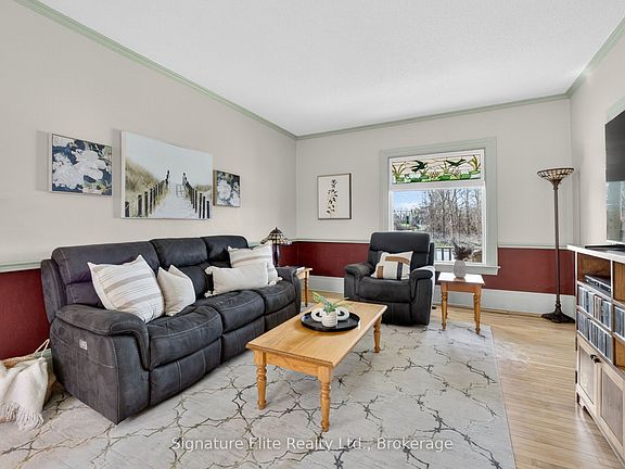 5th image of 60 Winchester Rd E