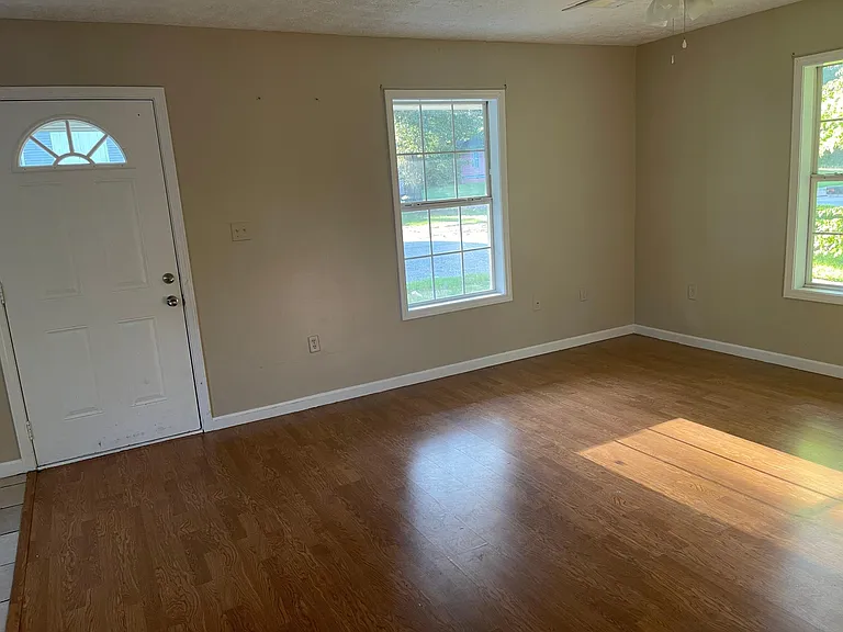 1006 Dr Charles Johnson Ave — Photo 8