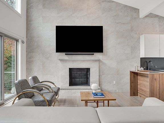 4th image of 16 Oyster Pond Ln