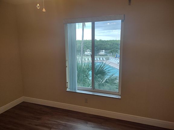 5th image of 2516 SE Anchorage Cove #F-3