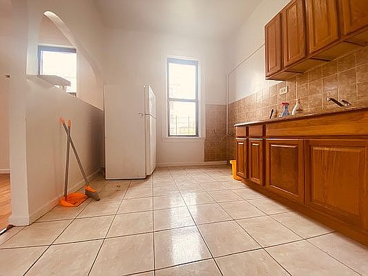 3rd image of 576 W 183rd St #2