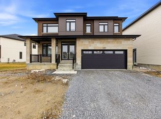137 Shelleright St, Ottawa, ON K2M 0C8