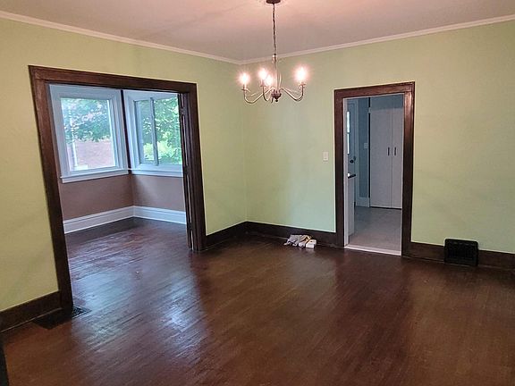 4th image of 1343 Victoria Ave