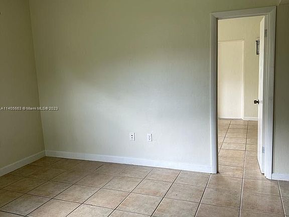 3rd image of 1380 NE 111th St APT 4