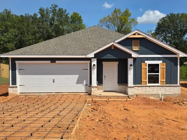 2705 Southern Oaks Dr, Longview, TX 75604