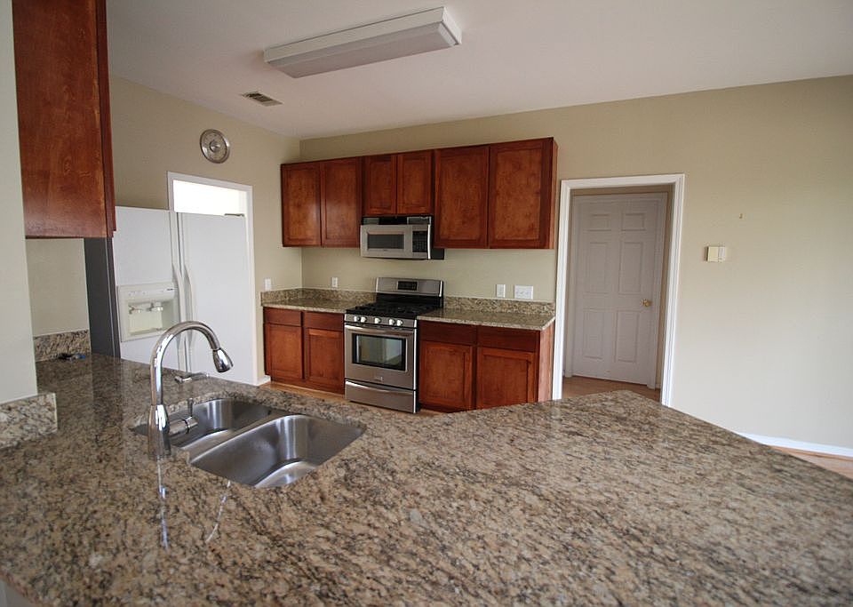 1st image of 2205 Wilmington Cir NE