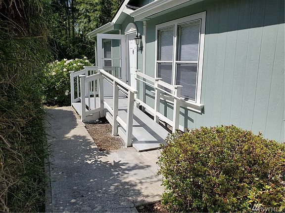 3rd image of 1440 E Trails End Dr