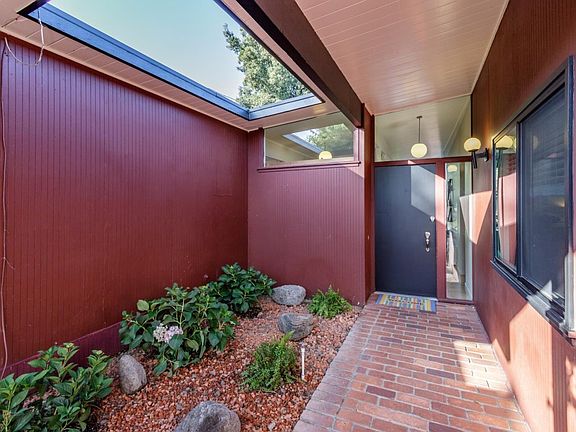2nd image of 2020 Margot Pl