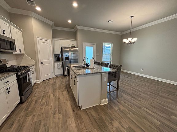 5th image of 446 Mangrove Ln