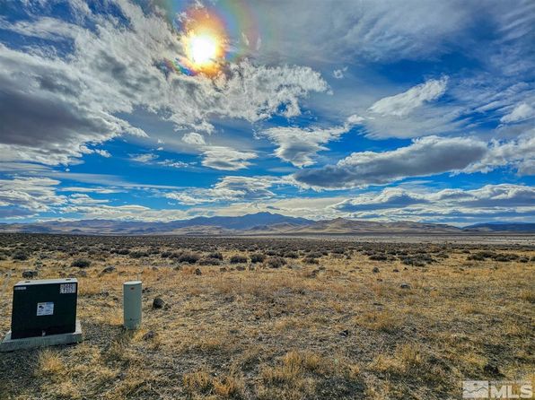 35 Desert Wells Cir, Silver Springs, NV 89429
