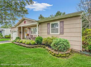 7 Westbrook Dr, Toms River, NJ 08757