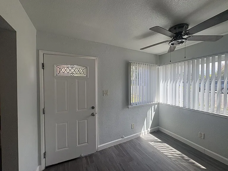 901 Carro Dr #3 — Photo 8