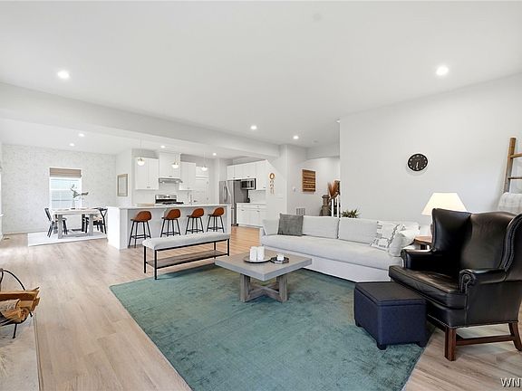 3rd image of 100 Lynette Ln