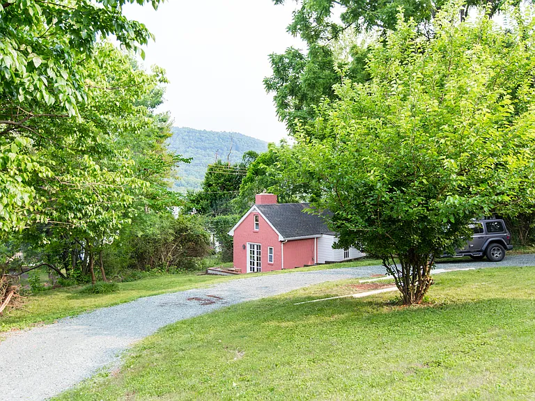 1601 Monticello Rd — Photo 39