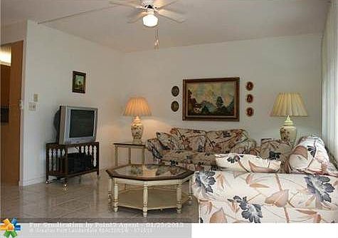 5th image of 1008 Newport Dr #G