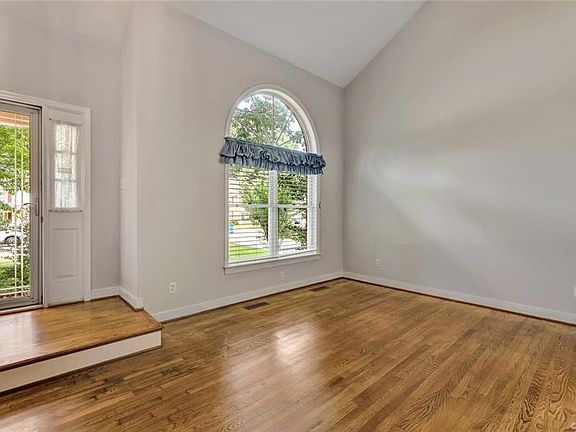 3rd image of 1913 Northcreek Dr