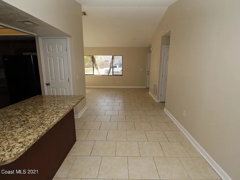 907 Commerce Rd SE — Photo 5