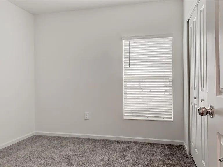 1490 Brentwood Dr — Photo 8