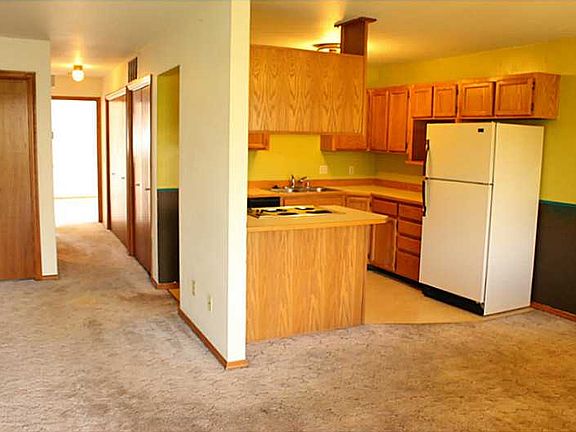 2nd image of 2814 Oakland Dr #40
