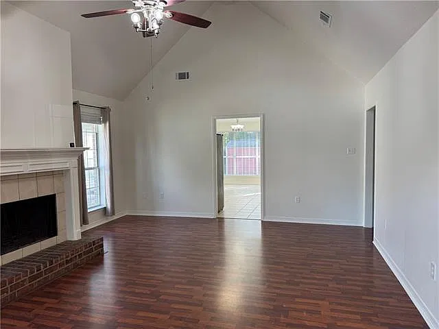 3 bed, 2.0 bath, 1500 sqft, $2,300 — Photo 3