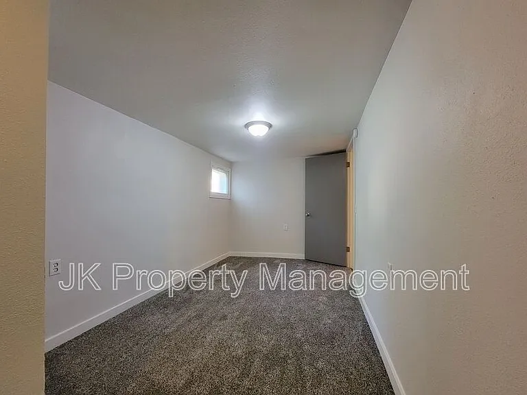2027 Smelter Ave NE #6 — Photo 8
