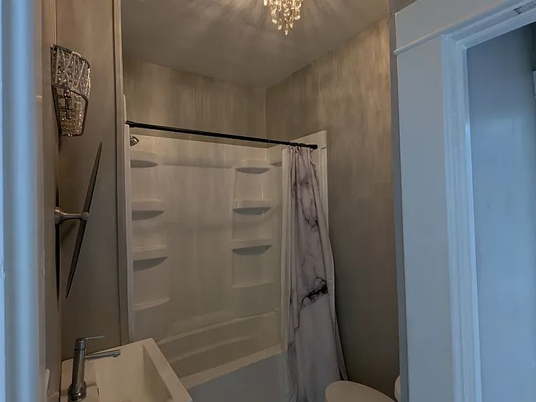 709 Pendleton Ave — Photo 25