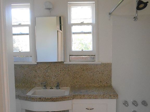 4th image of 307 W Elmwood Ave #A