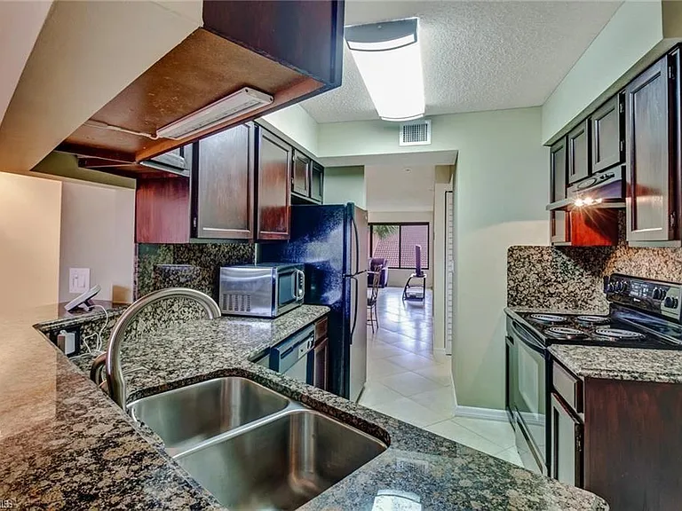 124 Cypress Way E #E5 — Photo 3