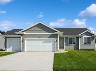 1814 Shady Grove Rd SW, Cedar Rapids, IA 52404