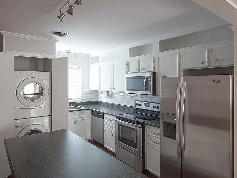 3000 Golden Rd #7 — Photo 4