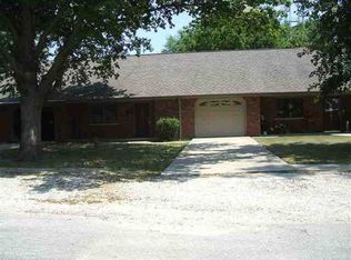 215 Ash St APT B, Chenoa, IL 61726
