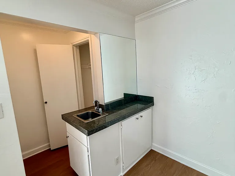 332 Culver Blvd #4 — Photo 6